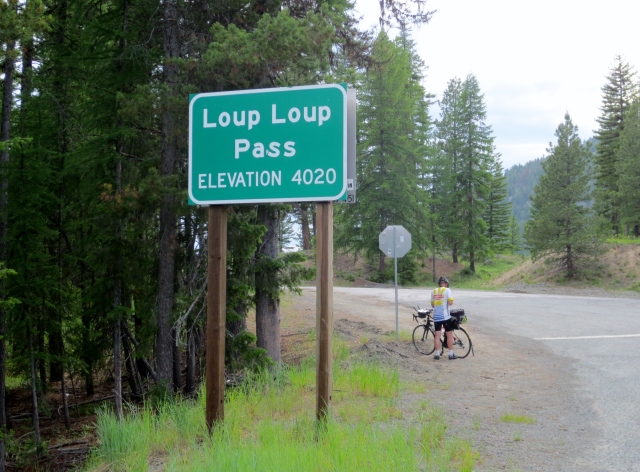 [Mile 570] Loup Loup Pass! What a tough climb with two pitches. I had to stop and take a few short breaks on the way up. — at Loup Loup Ski Bowl.